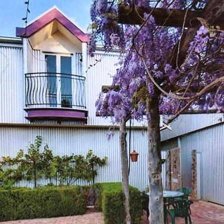 The Stable On Olive Daire Mildura Oda fotoğraf